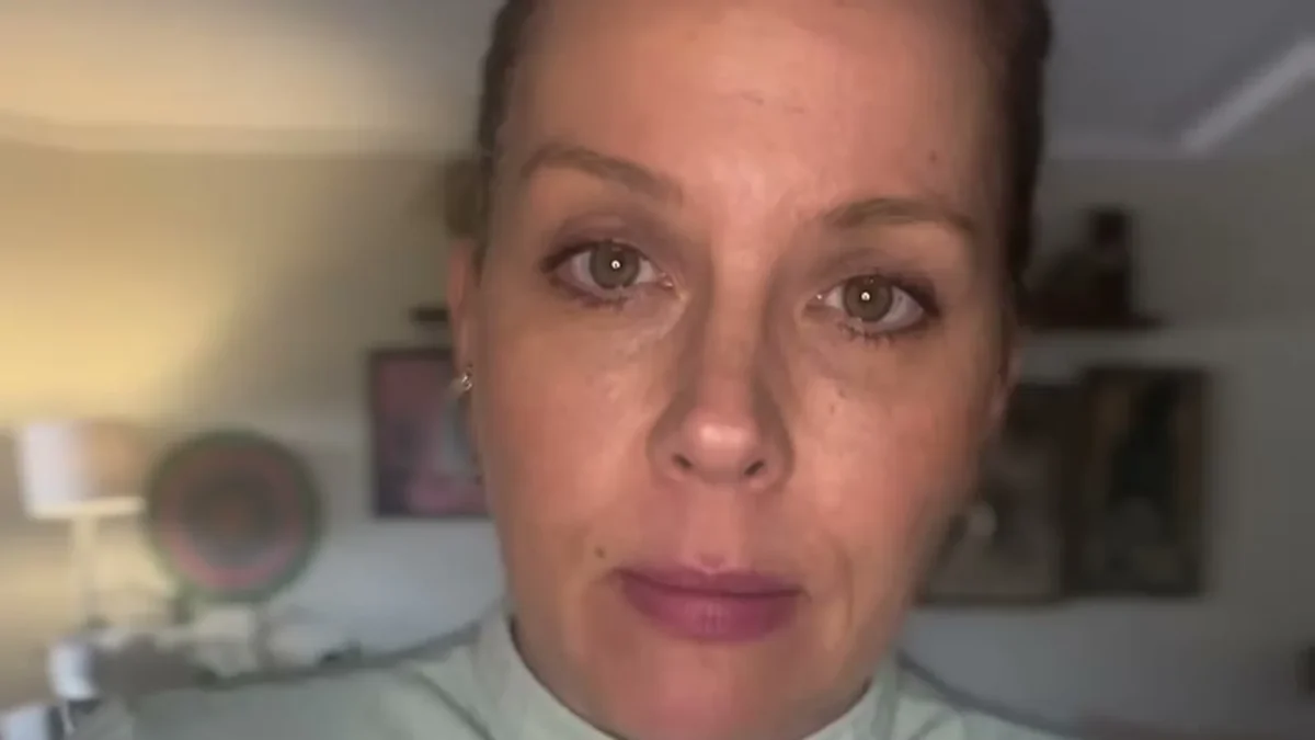 Daniela Ungaretti no vídeo em que explicou a ausência no telejornal. Reprodução/Instagram @daniungaretti