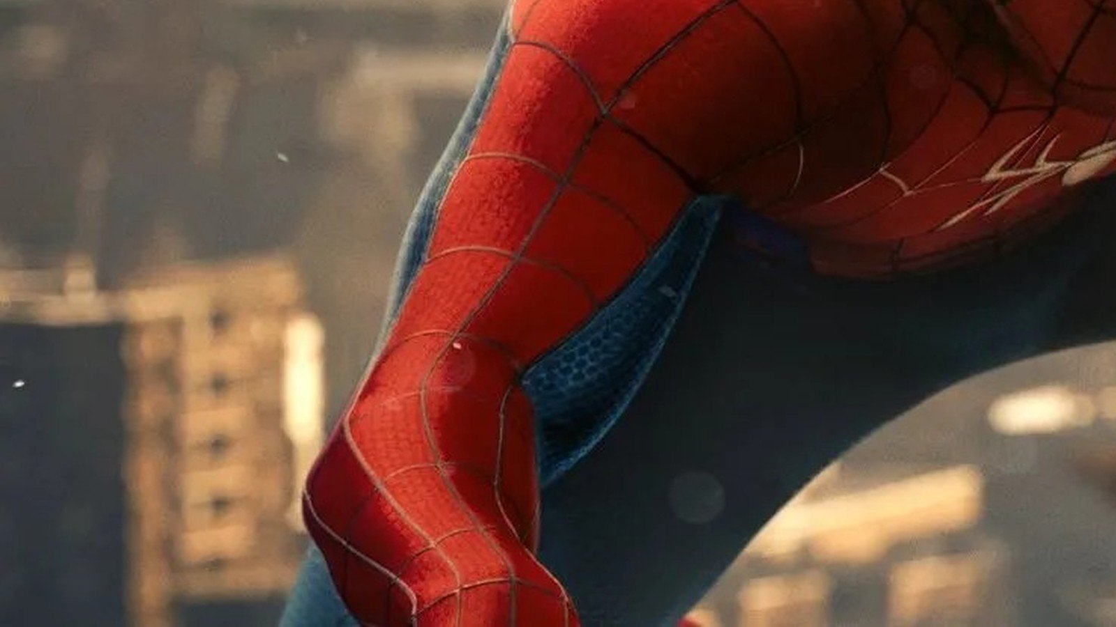 O Homem-Aranha em cena de ação sobre a cidade, no filme Um Novo Dia
