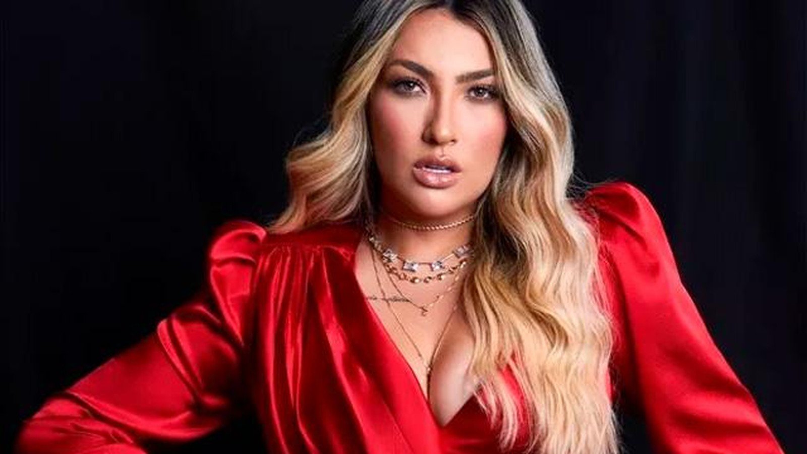 Thayse Teixeira posa para foto divulgada pelo SBT