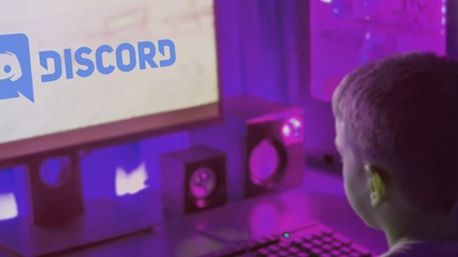Ilustração da ANPD mostra criança diante de um computador com a marca do Discord na tela