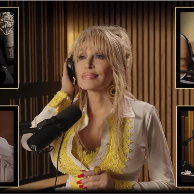 Dolly em estúdio com Miley Cyrus, Reba McEntire e Lainey Wilson na regravação de "Light of a Clear Blue Morning". Reprodução/YouTube Dolly Parton