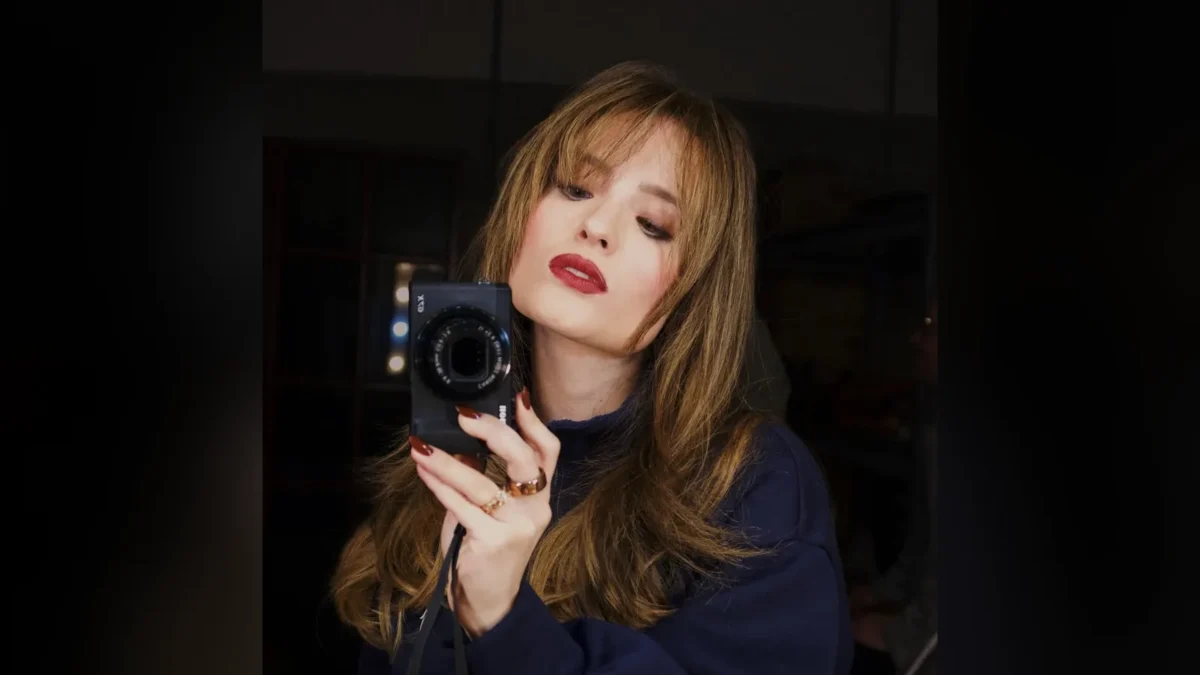 Larissa em publicação recente do perfil dela, onde não tratou da saída do filme. Reprodução/Instagram @larissamanoela