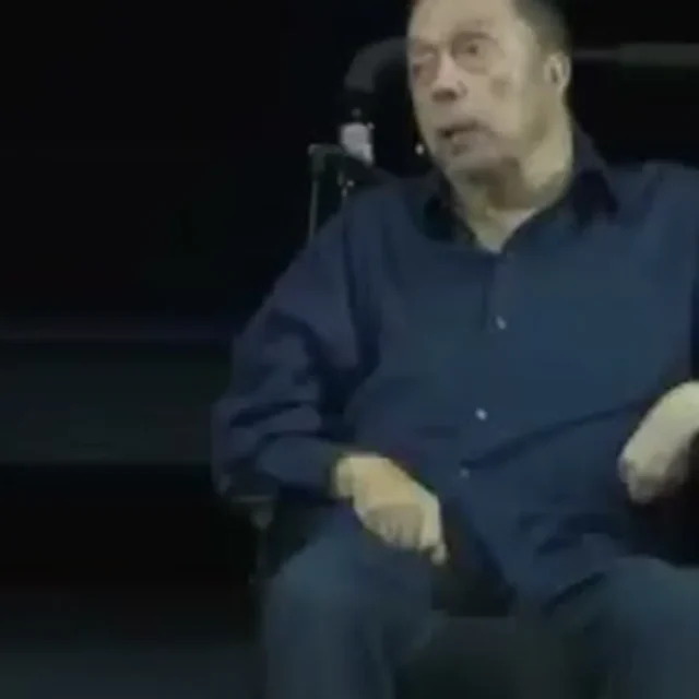 A última aparição pública de Tim Curry, no Academy Museum de Los Angeles, em 26 de setembro de 2025. Reprodução/AP Archive