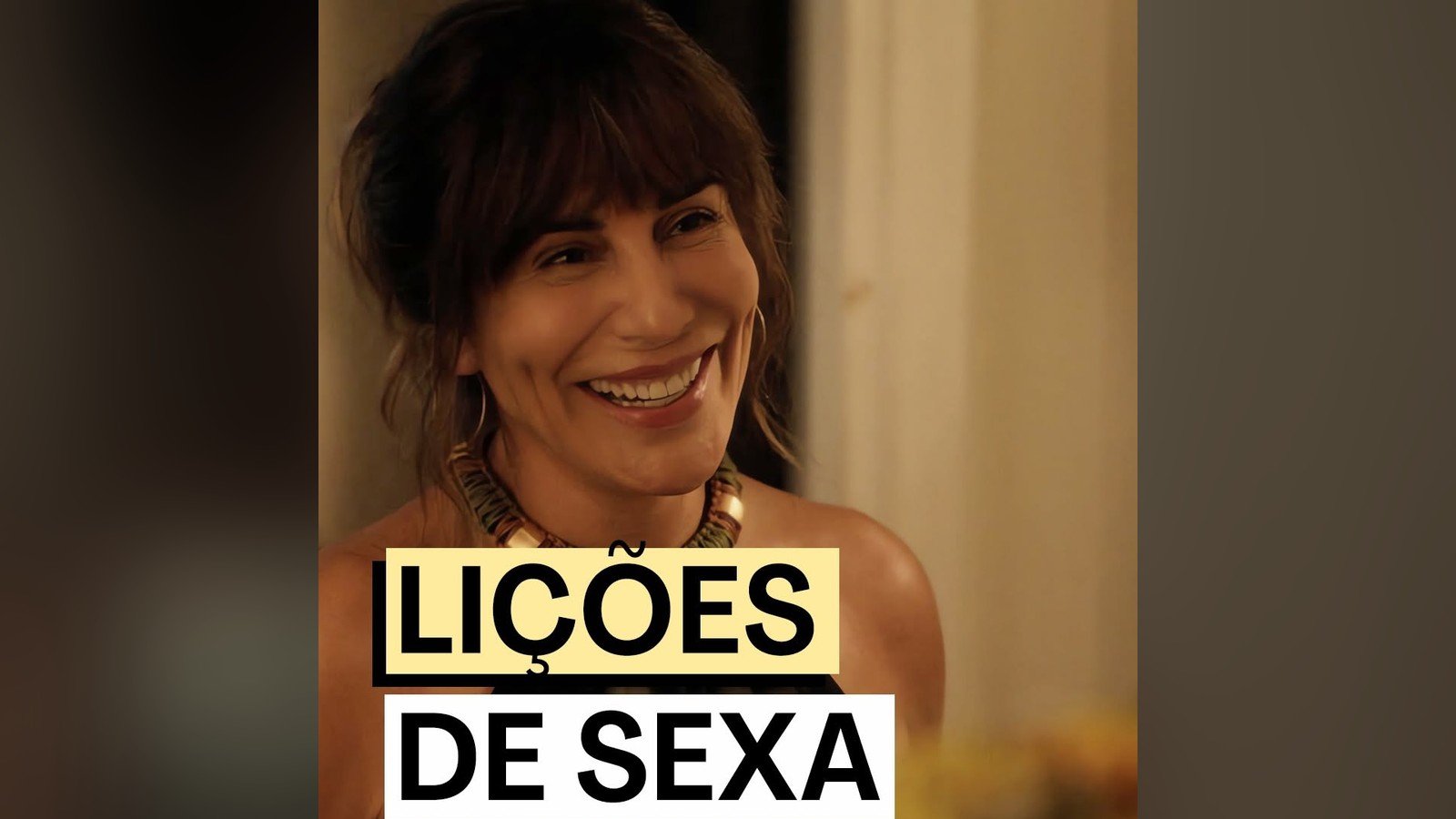 Card de divulgação de Sexa com Glória Pires sorrindo em cena do filme
