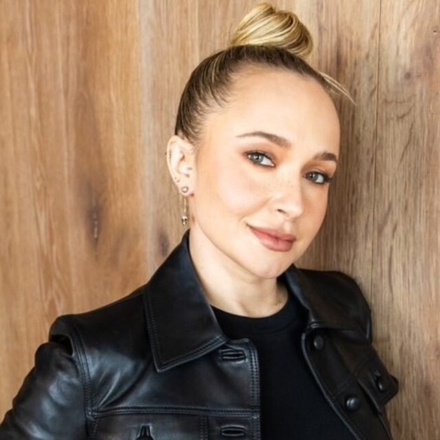 Hayden Panettiere em foto publicada no perfil dela durante a divulgação do livro "This Is Me: A Reckoning". Reprodução/Instagram @haydenpanettiere