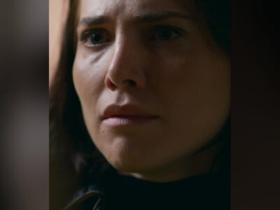 Letícia Colin em close como Adriana, de olhos marejados, em cena de Quem Ama Cuida