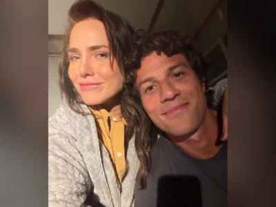 Letícia Colin e Chay Suede, os protagonistas de Quem Ama Cuida, juntos em selfie de bastidor
