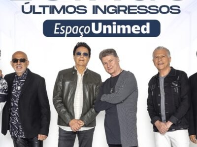 Seis integrantes do Roupa Nova no cartaz Simplesmente Roupa Nova no Espaço Unimed