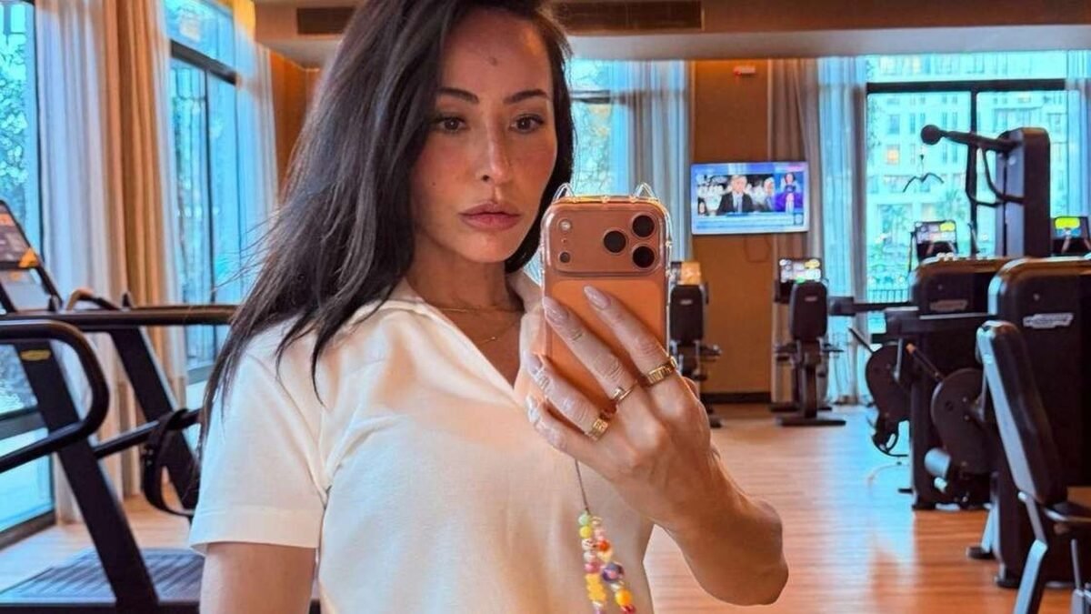 Sabrina Sato grávida em registro publicado nas redes