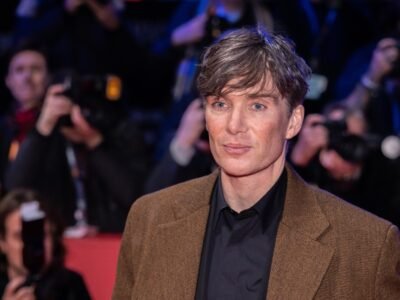 Cillian Murphy em tapete vermelho, ator que vive o físico Oppenheimer no filme de Christopher Nolan
