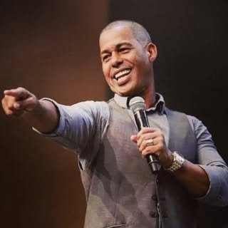 Retrato de Marquinhos Menezes