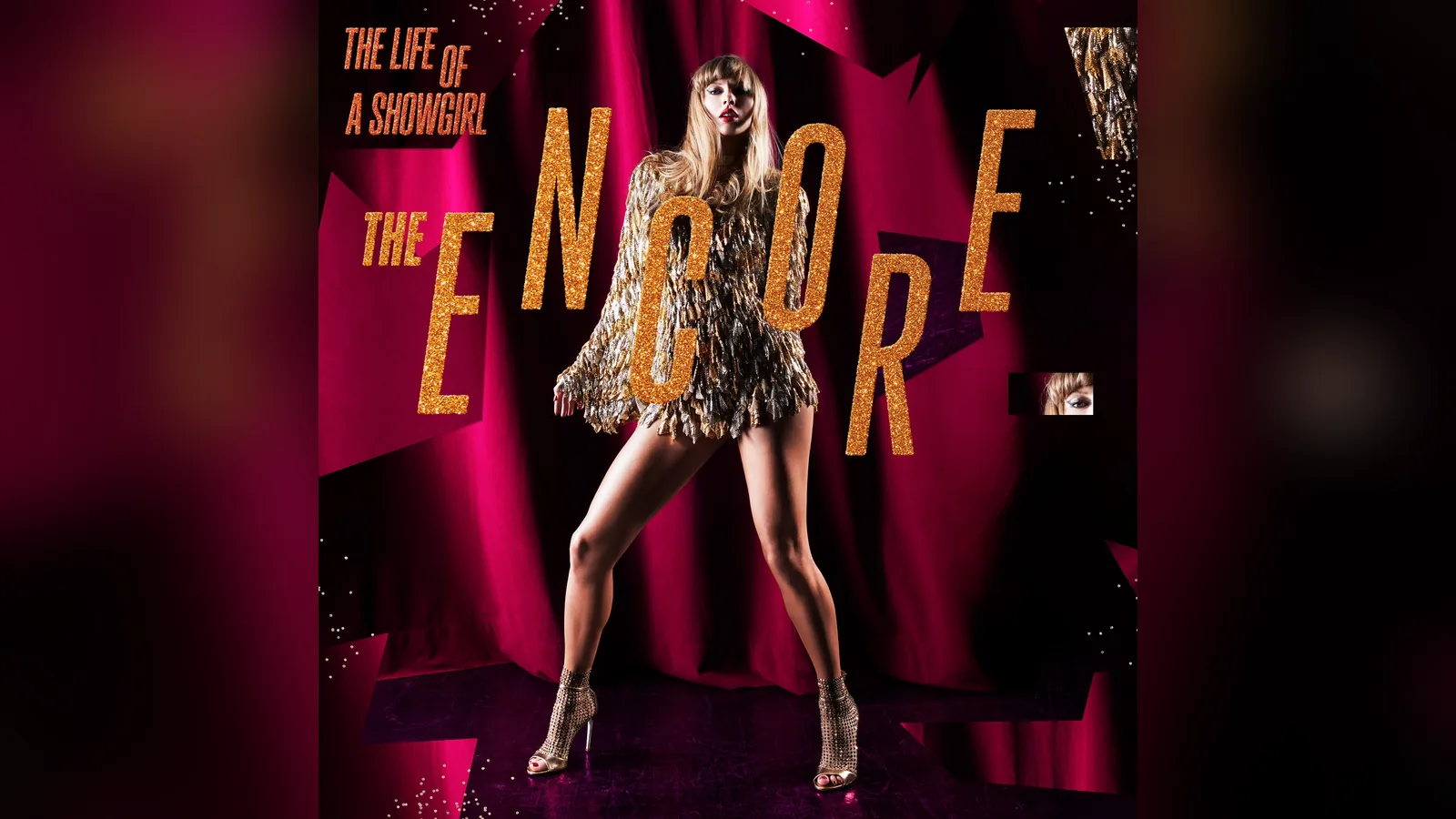 Capa de The Life of a Showgirl: The Encore, com Taylor Swift de vestido curto de franjas douradas diante de uma cortina vermelha