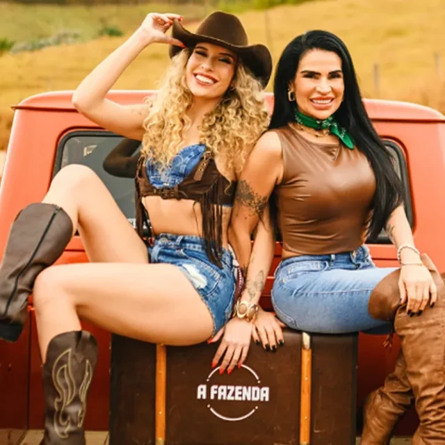 Stephanie e a mãe, Solange Gomes, que ficou em terceiro em A Fazenda 13. Reprodução/Record
