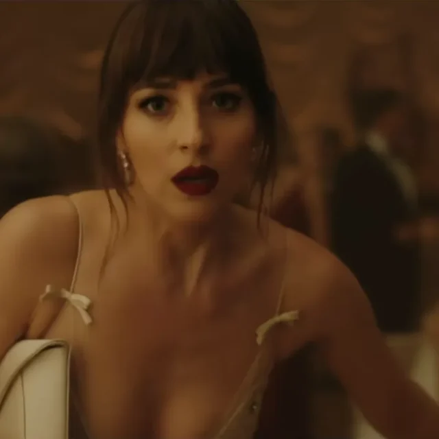 Dakota Johnson no teaser do clipe de Patient Zero. Reprodução/YouTube